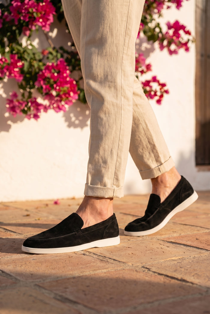 Black / 37