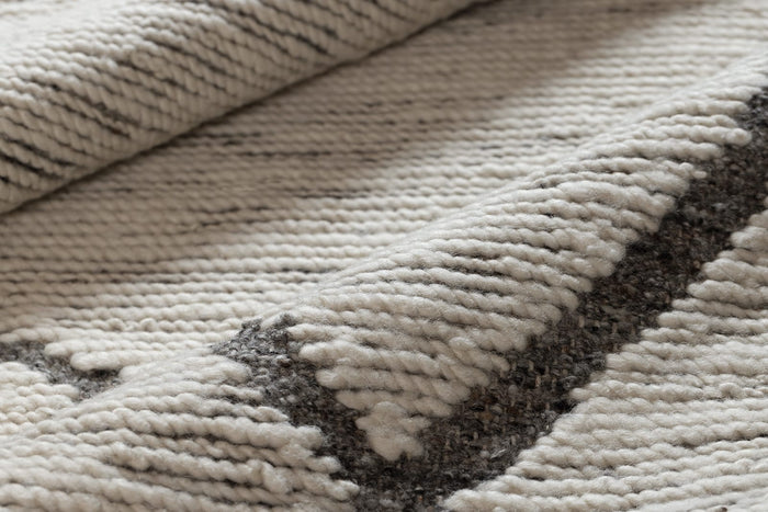 SHOWA WHITE BLACK Rug detail image