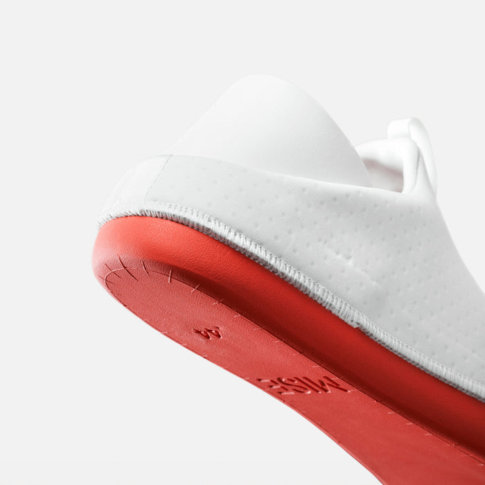 MISE Relaxed kitchen shoe insole detail view showing white upper and red insole.