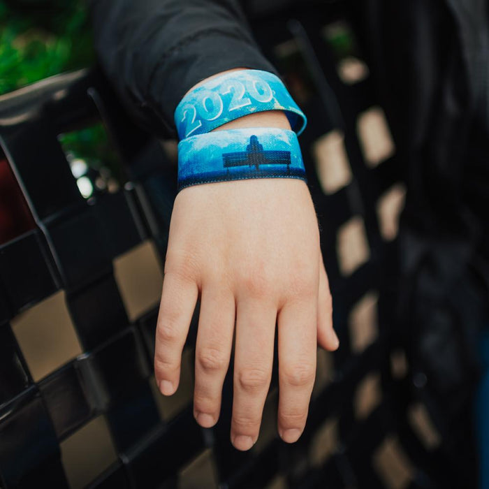 Modeled picture of 2020: hand wearing 2020 resting on a park bench