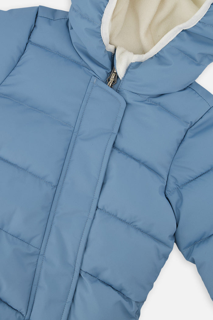 Deux par Deux Baby Cloud snowsuit in blue grey, close-up of the fleece-lined hood, front zipper and quilting