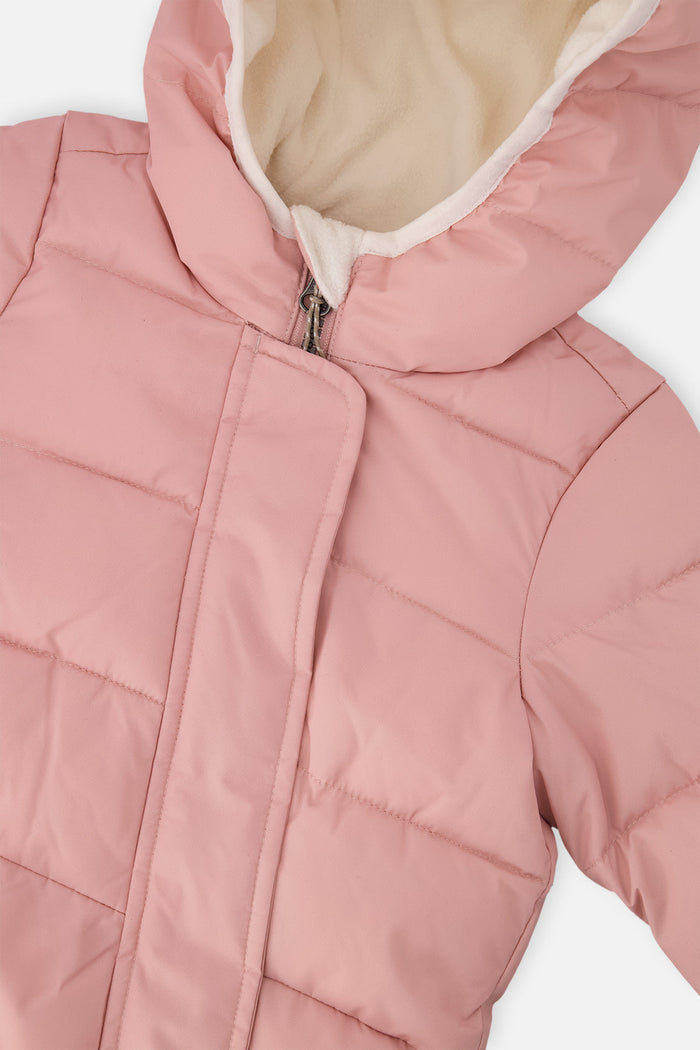 Deux par Deux Baby Cloud snowsuit in pale dusty pink, close-up of the fleece-lined hood, front zipper and quilting