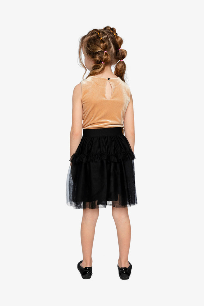 Lookbook: child wearing the Deux par Deux beige and black dress, third image