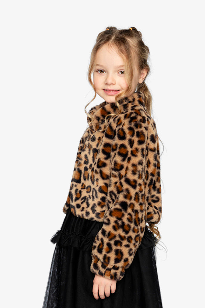 Girl wearing the brown leopard print faux fur jacket, three-quarter side view