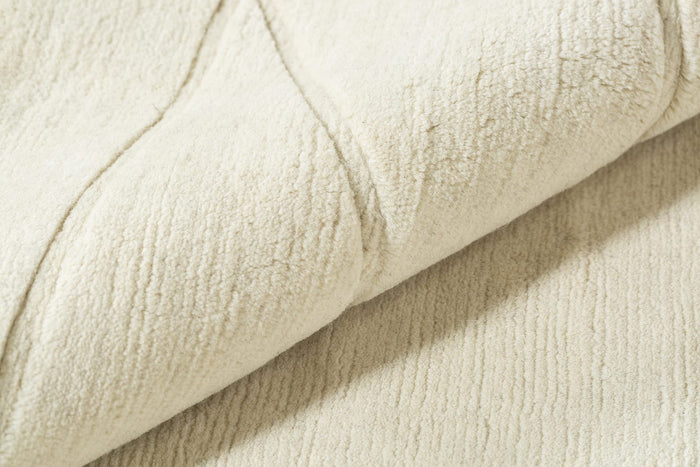 detail image of Fractal White hand knotted area rug design by Tufenkian