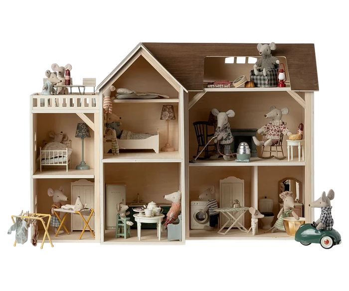 Maileg - Furniture For Mouse - Hole Farmhouse - Lifestyle Cut 2