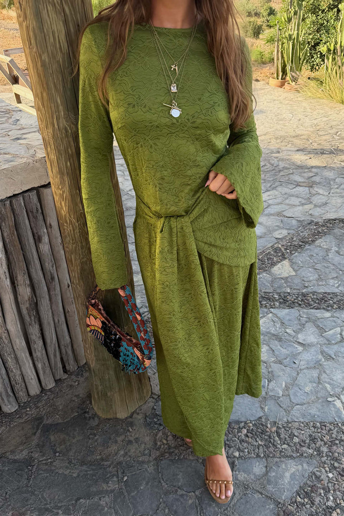 caption_Model is 5ft3” and wears UK size 10/ US 6