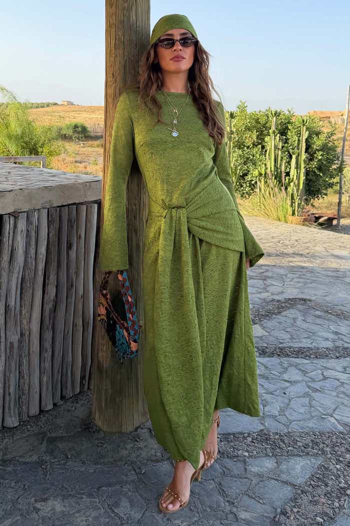 caption_Model is 5ft3” and wears UK size 10/ US 6