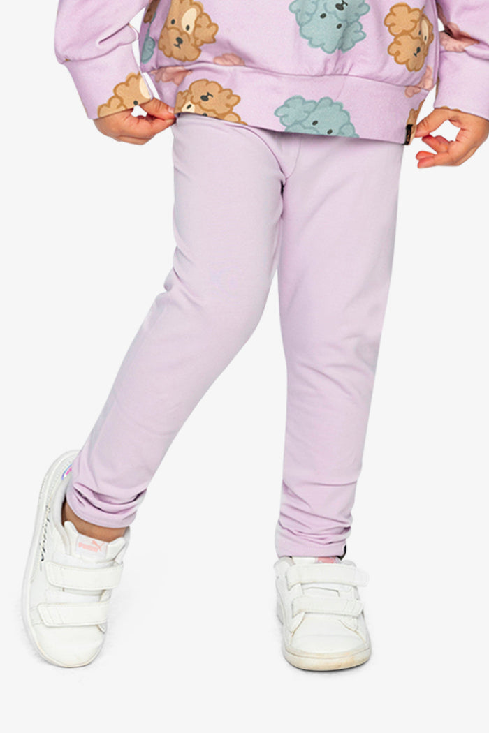 Lookbook: child wearing the Deux par Deux lavender organic cotton leggings