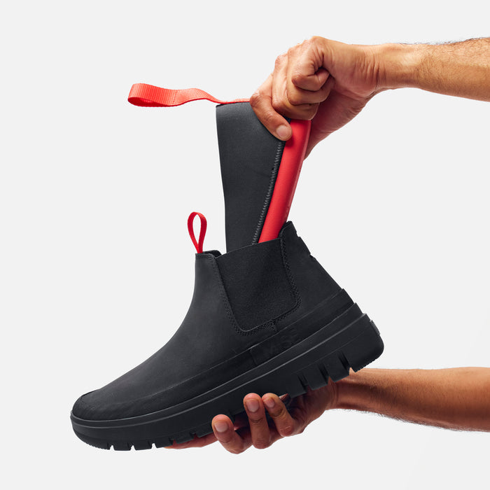 MISE Chelsea boot black slip-resistant kitchen shoes with insole being removed on light gray background