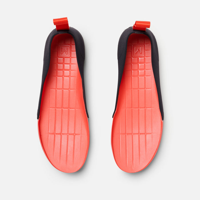 MISE Chelsea boot slip-resistant kitchen shoe insoles top down view on light gray background