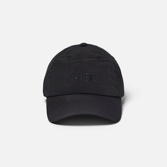 MISE Dad Cap in black: classic 6-panel hat for chefs made from breathable recycled polyester with mesh panels for ventilation