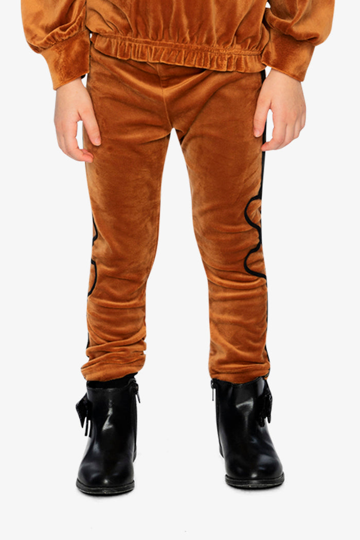 Lookbook: child wearing the Deux par Deux brown velvet leggings